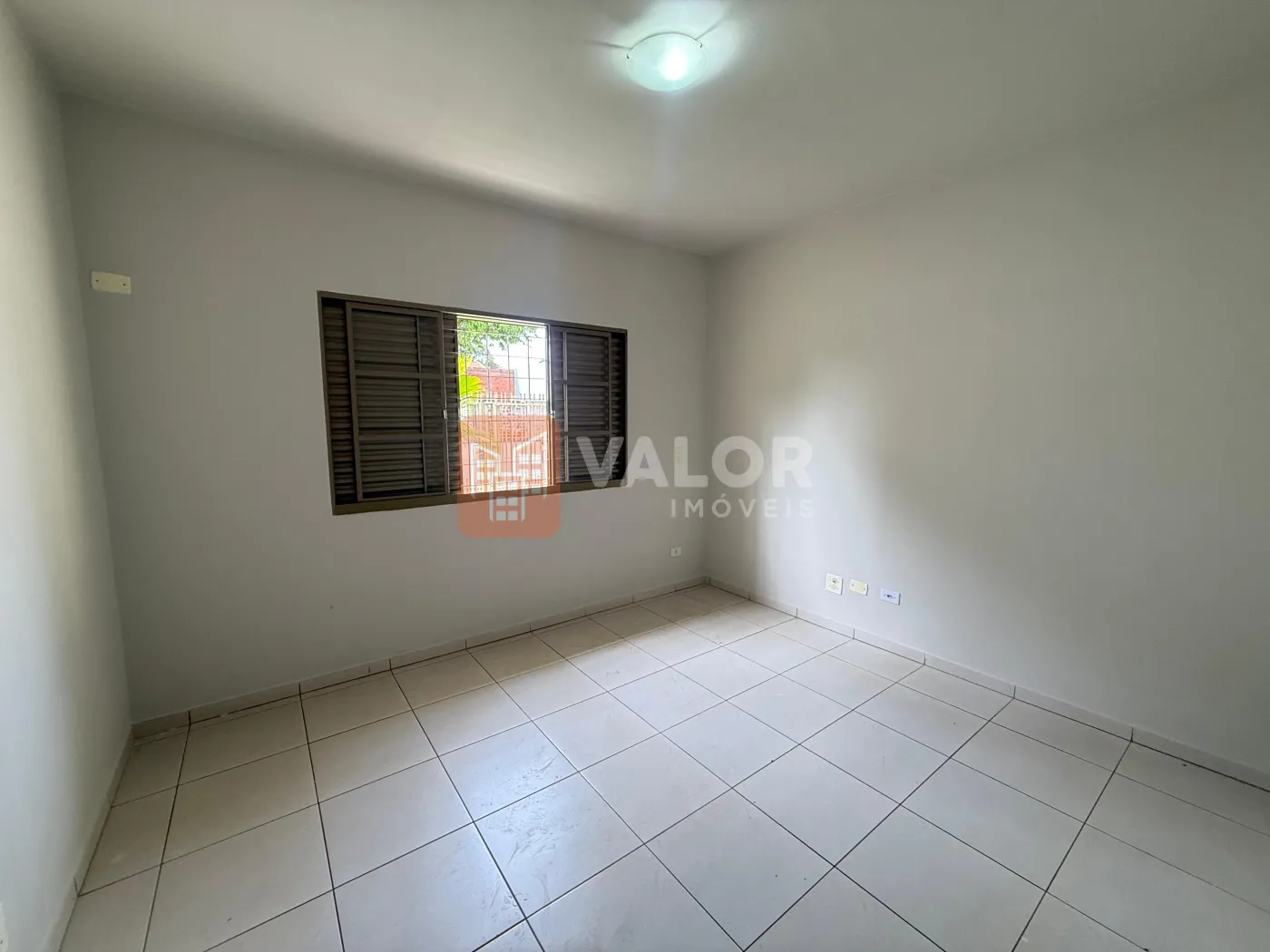 Alugar Casa / Padrão em Cianorte R$ 2.000,00 - Foto 2