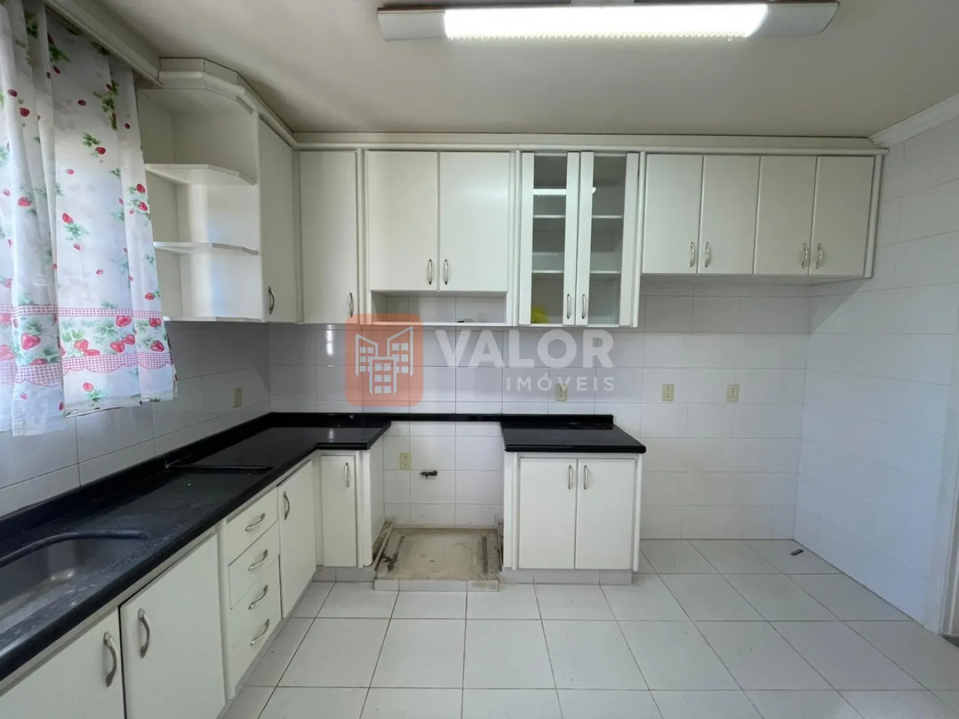 Alugar Apartamento / Padrão em Cianorte R$ 1.800,00 - Foto 2