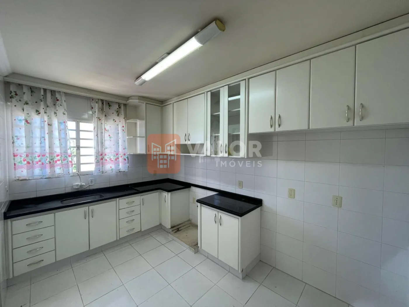 Alugar Apartamento / Padrão em Cianorte R$ 1.800,00 - Foto 4