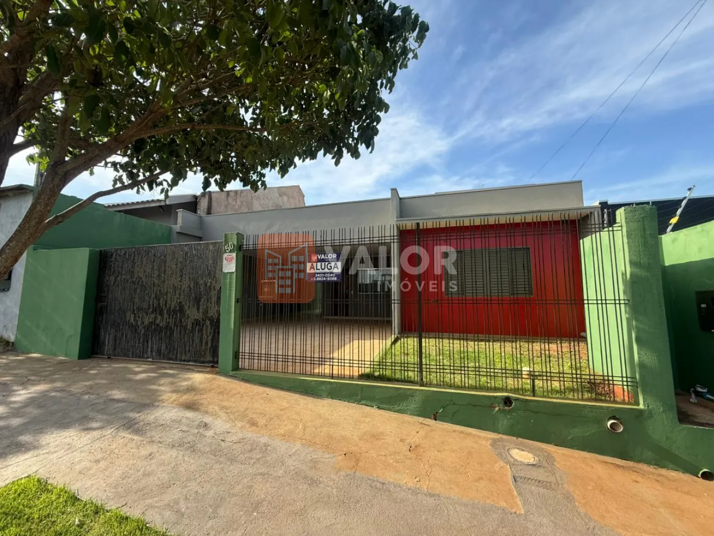 Alugar Casa / Padrão em Cianorte R$ 1.000,00 - Foto 1