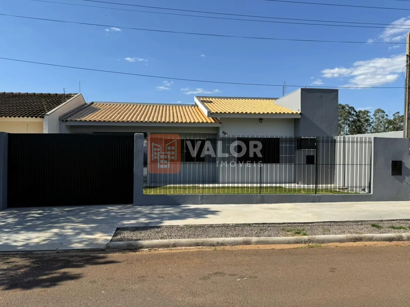 Comprar Casa / Padrão em Cianorte R$ 370.000,00 - Foto 1